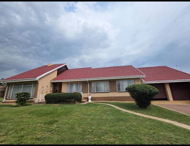 3 BEDROOM HOUSE FOR SALE IN GREENHILLS